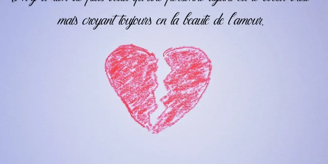 Un cœur rouge brisé, symbole d'être blessé par quelqu'un qu'on aime, mais qui garde espoir en l'amour.