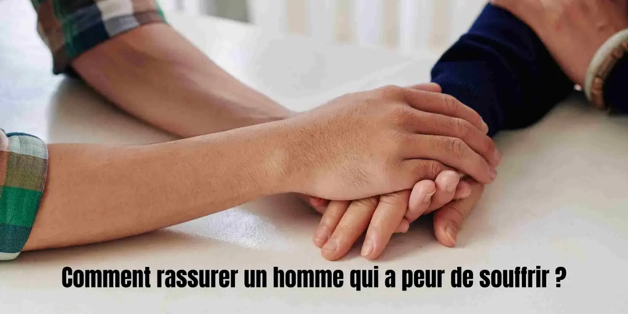 Deux mains se serrent, un geste de soutien pour comment rassurer un homme qui doute. L'amour et la confiance apaisent les peurs.