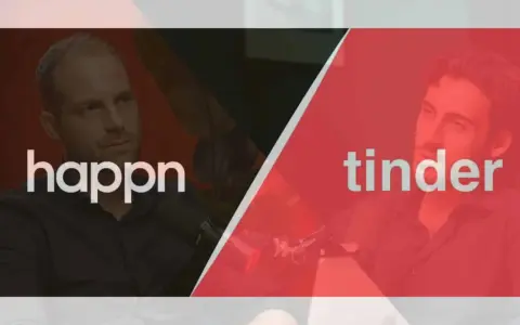 Deux hommes discutent, l'un sous le logo happn, l'autre sous le logo tinder. Lequel choisir pour trouver l'amour ?