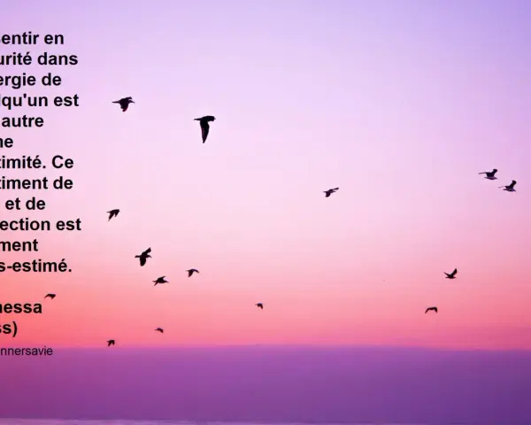 Un pressentiment amoureux flotte dans l'air, comme ces oiseaux silhouette sur un ciel rose et violet. Un sentiment de paix et de protection.
