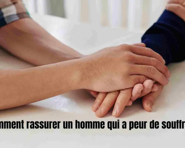 Deux mains se serrent, un geste de soutien pour comment rassurer un homme qui doute. L'amour et la confiance apaisent les peurs.