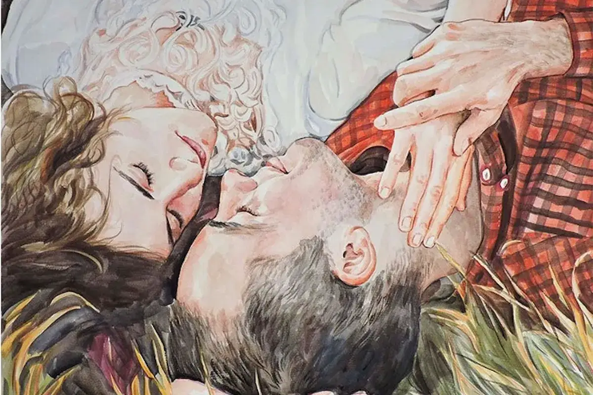 Un couple s'embrasse tendrement dans l'herbe. Une sc&egrave;ne intime qui sugg&egrave;re comment pousser un homme &agrave; faire le premier pas.
